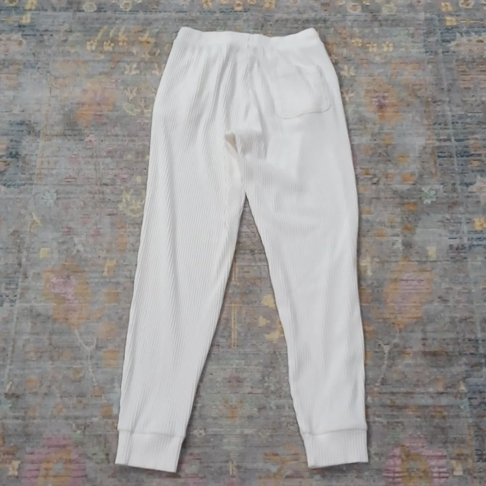 Alo Yoga Muse Sweatpant - Picture 5 of 6
